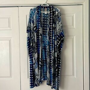 Women’s poncho/duster. Size L/XL